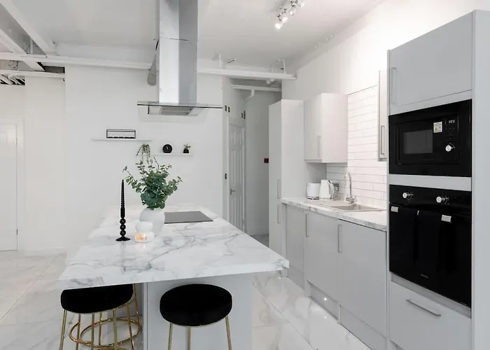 Luxury, Open Plan Apartment *